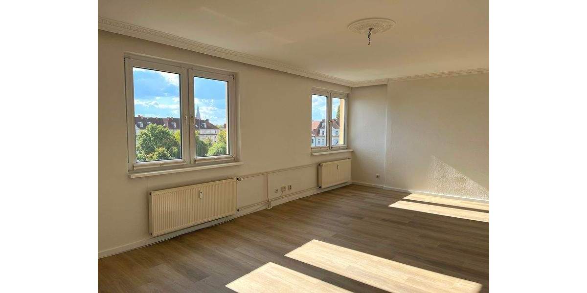 Lichtdurchflutete Dachgeschosswohnung mit Heidensee-Blick und neuer Einbauküche in 19055 Schwerin 3 zimmer