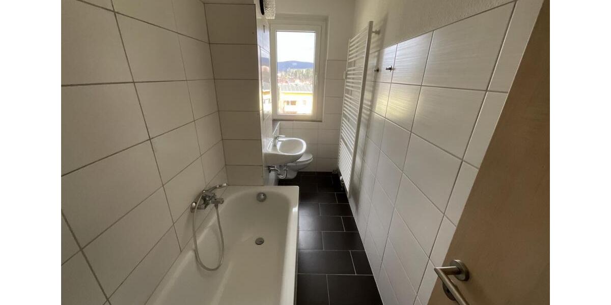 Etagenwohnung Suhl - 3 Zimmer, 60 m&sup2;, 411&euro; | Angebot:26676876
