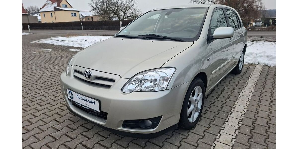 Toyota Corolla 113.036 km 3.900 &euro; Borna 04552
