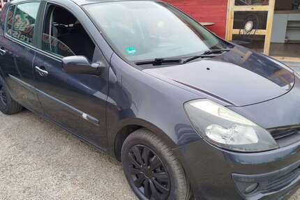 Renault Clio 180.000 km 1.400 € Dresden 01159