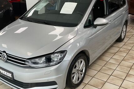 VW Touran 149.876 km 17.490 &euro; Heide 25746