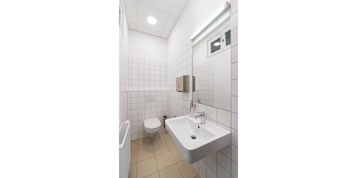 Ihr neuer Unternehmensstandort in Neuss: Moderne Gewerbehalle mit repräsentativem Bürotrakt zimmer