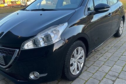 Peugeot 208 135.000 km 3.990 &euro; Mering 86415