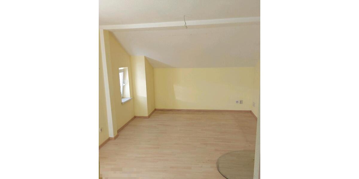 2,5-Zimmer-Dachgeschosswohnung mit Einbauküche 3 zimmer