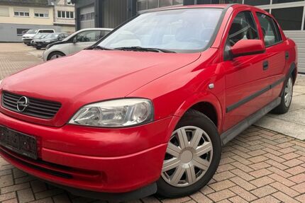 Opel Astra 86.000 km 1.999 € Floß 92685