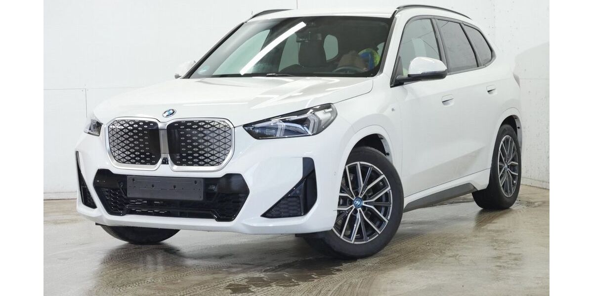 BMW iX1 23.100 km 49.890 &euro; Traunstein 83278