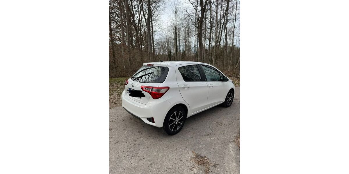 Toyota Yaris 37.300 km 11.900 &euro; Rottweil 78628