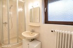 Ihr Deal: 3 Häuschen, 3 Garagen, bis zu 5 WE, davon nur 2 vermietet. HEIZUNG IST NEU! - Mehrfamilienhaus, Wohnhaus Schmitten | Angebot:26781264