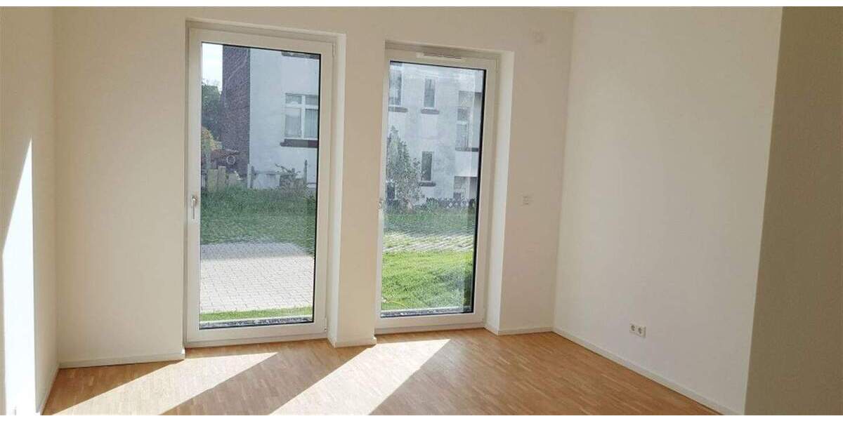 2 Zimmer Erdgeschosswohnung mit großzügigem Wohnambiente, EBK und Terrasse - Duschbad barrierefrei 2 zimmer