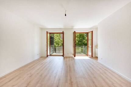 +++ 1.Obergeschoss mit Süd-Balkon - zentral & bequem - frisch renoviert - inklusive EBK & TG +++