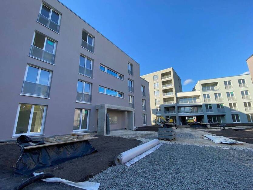 Barrierearme, freundliche 2-Zimmer-Wohnung mit Tiefgaragenstellplatz