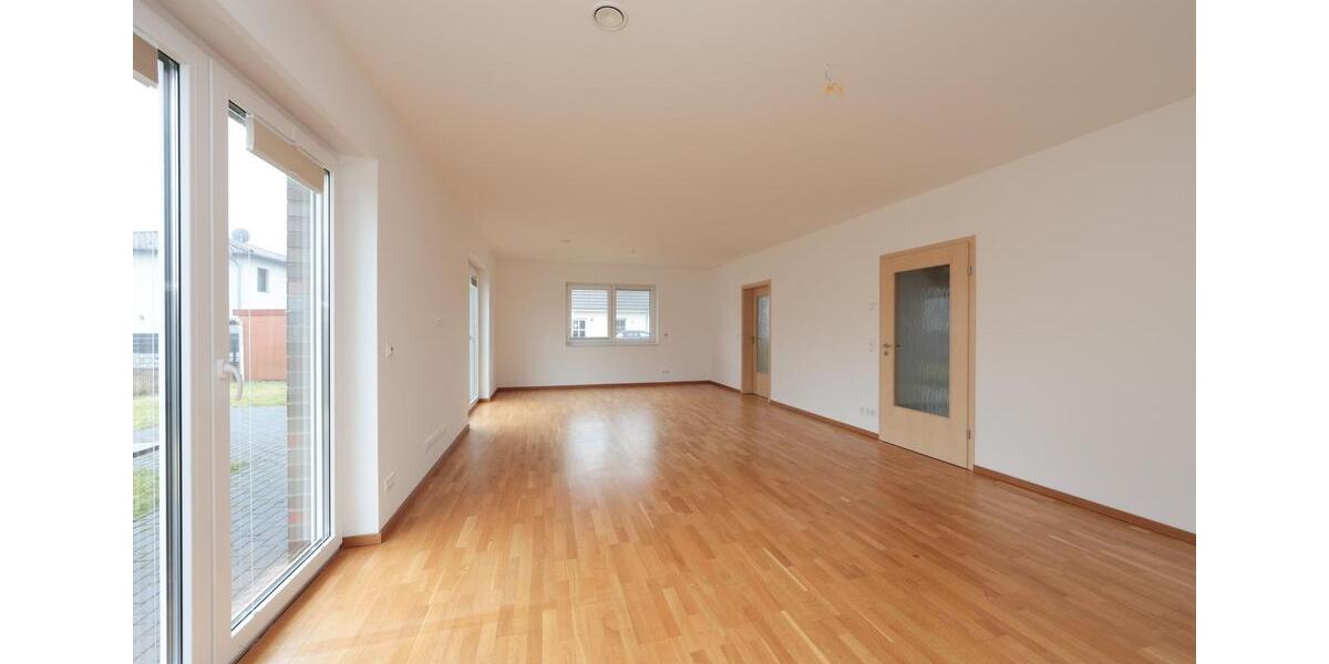 Villa Oranienburg - 4 Zimmer, 164 m&sup2;, 2.456&euro; | Angebot:25393506