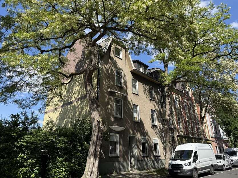 Haus zum Kaufen in Gelsenkirchen 389.000 € 469 m²