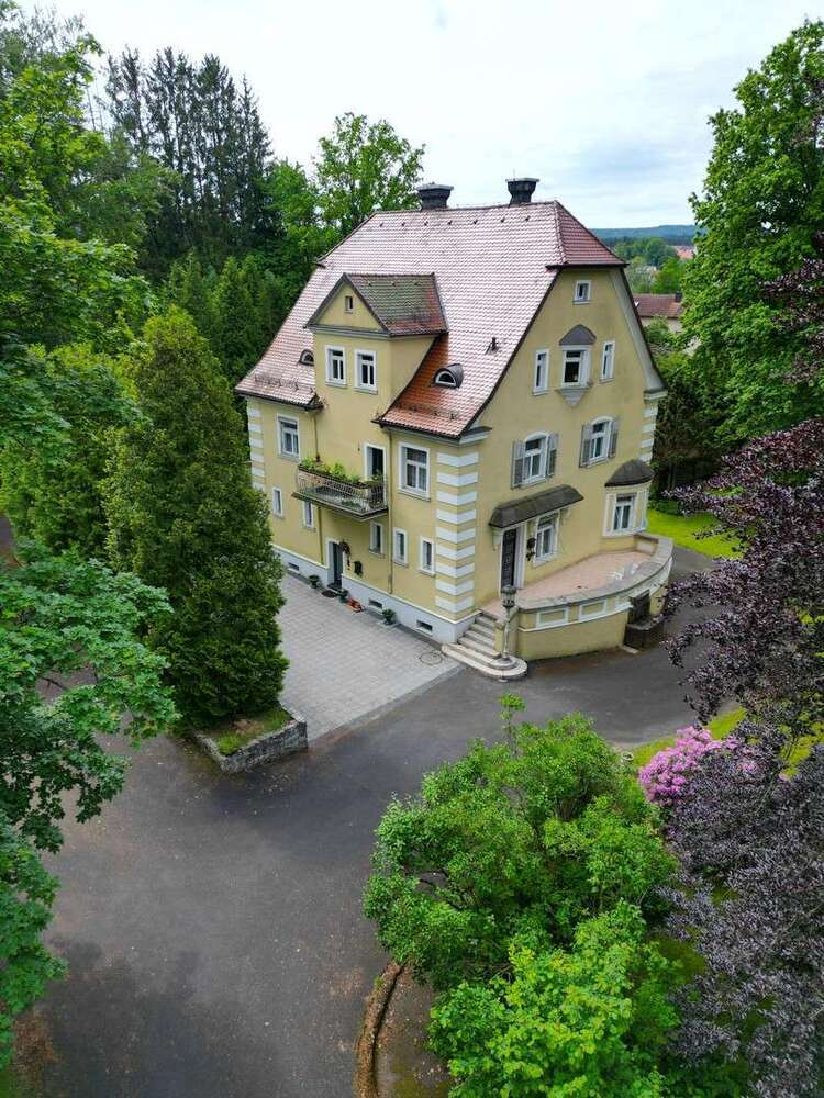 Haus zum Kaufen in Creussen 1.450.000 € 330 m²