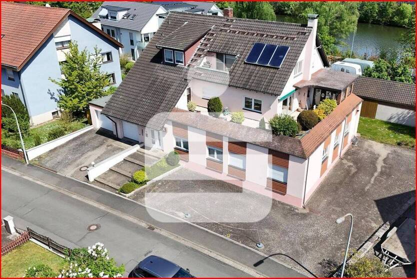 Großes Wohn- und Geschäftshaus in zentraler Lage in Forchheim