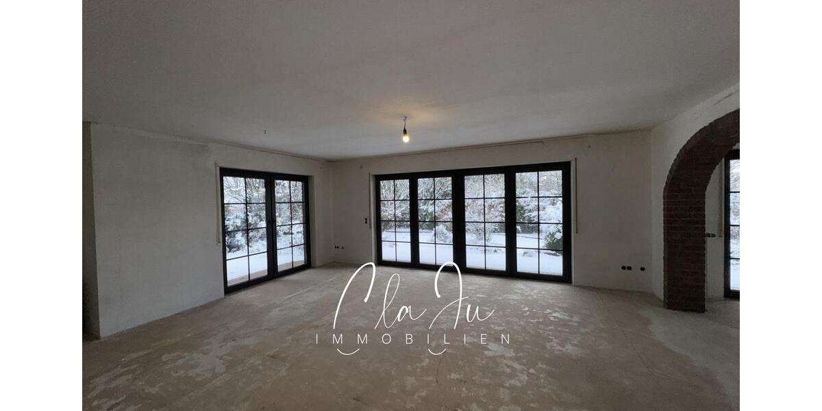 In Renovierung: Großzügige Erdgeschosswohnung mit Garten und Carport 4 zimmer