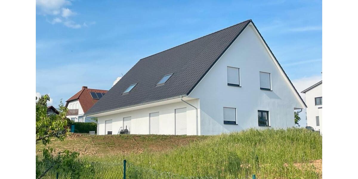 Doppelhaushälfte Hohenroth - 4.5 Zimmer, 122 m&sup2;, 1.195&euro; | Angebot:25845008