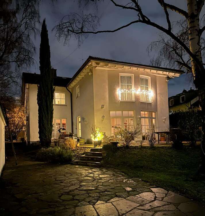 Haus zum Kaufen in Wiesbaden 1.790.000 € 346 m² 8.5 zimmer