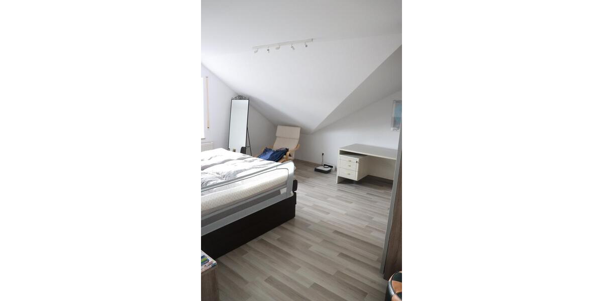 Dachgeschoßwohnung Teublitz - 3 Zimmer, 109 m&sup2;, 820&euro; | Angebot:26004649