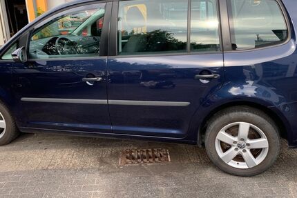 VW Touran 237.383 km 6.990 &euro; Velten 16727