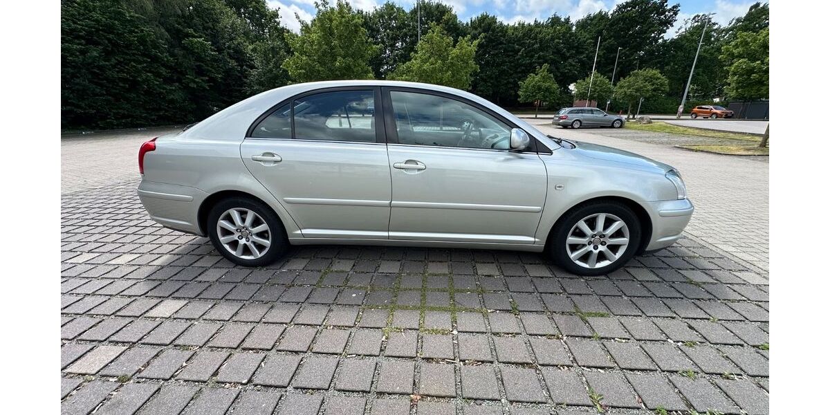 Toyota Avensis 128.300 km 4.900 &euro; Pinneberg 25421