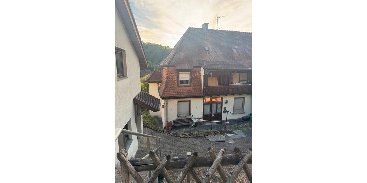 Doppelhaushälfte Adelsheim - 14 Zimmer, 180 m&sup2;, 250.000&euro; | Angebot:27120369