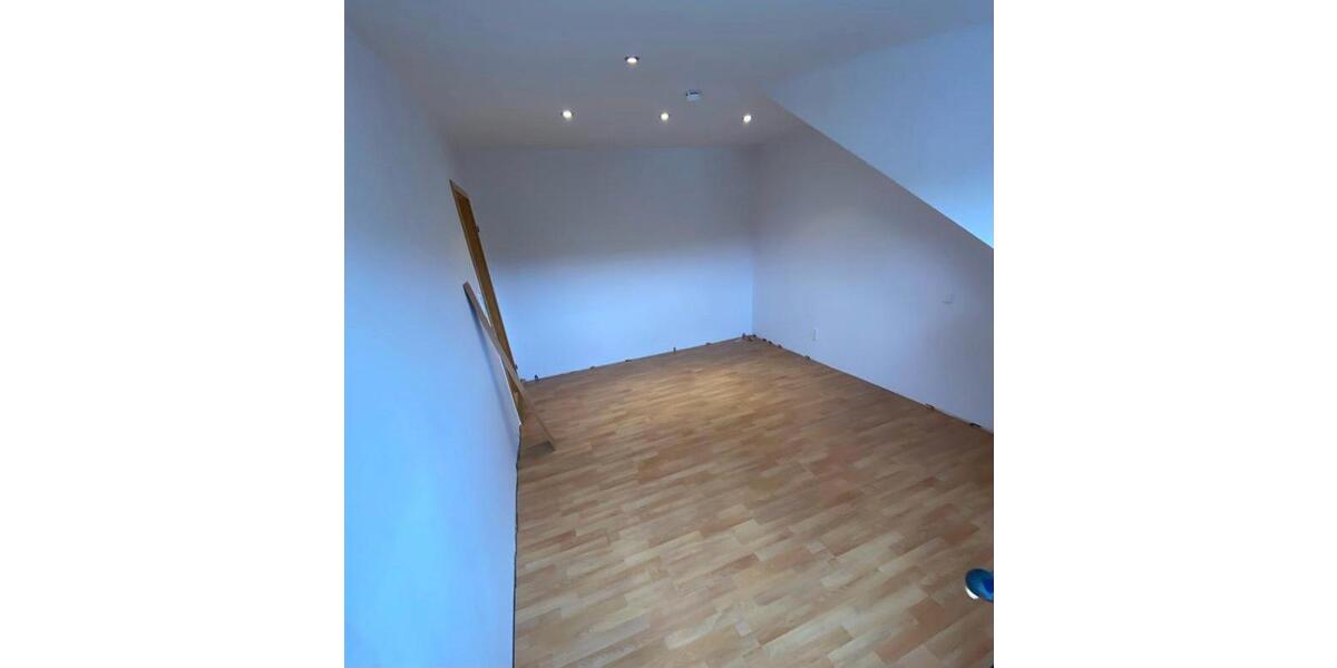Dachgeschoßwohnung Wiesbaden Bierstadt - 2.5 Zimmer, 63 m&sup2;, 210.000&euro; | Angebot:25616729