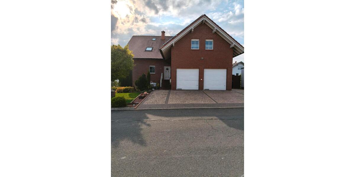 Einfamilienhaus Neuental - 10 Zimmer, 270 m&sup2;, 489.000&euro; | Angebot:27081678