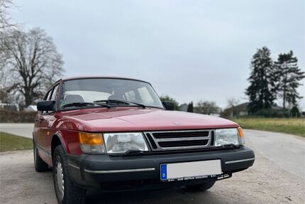 Saab 900