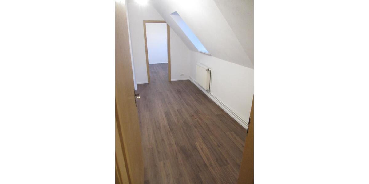 Dachgeschoßwohnung Aschersleben - 3 Zimmer, 70 m&sup2;, 40.000&euro; | Angebot:22415258
