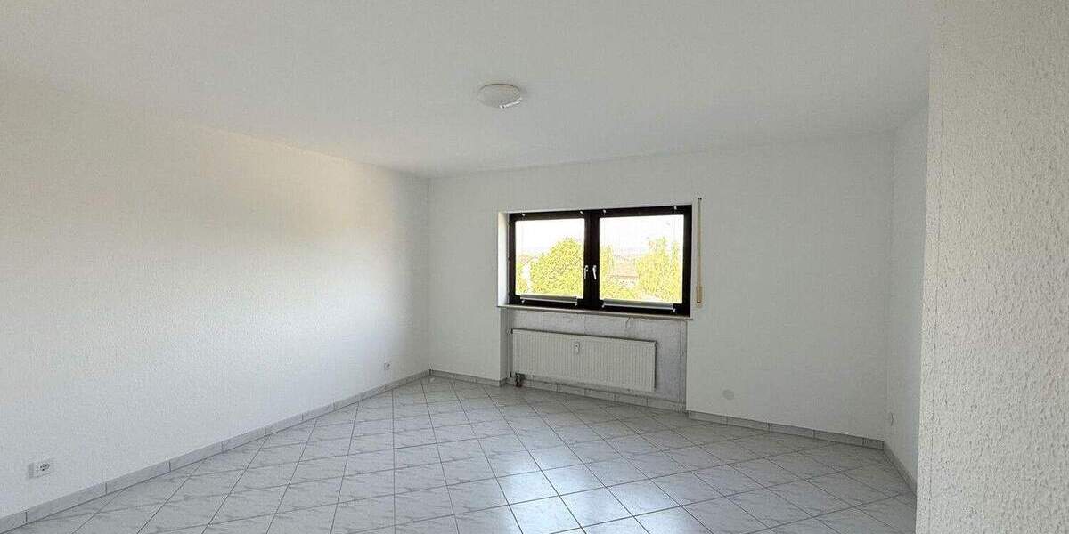 Helle 3,5-Zimmer-Komfortwohnung mit Balkon, Weitblick und Pkw-Stellplatz 3 zimmer