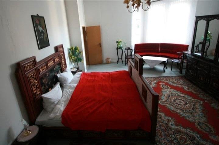 Villa Neuhaus am Rennweg - 23 Zimmer, 1.100 m&sup2;, 350.000&euro; | Angebot:25905362