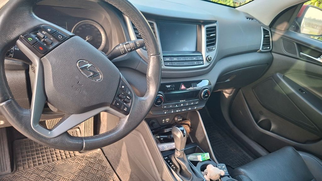 Hyundai TUCSON 137.780 km 12.000 &euro; Wesuwe 49733