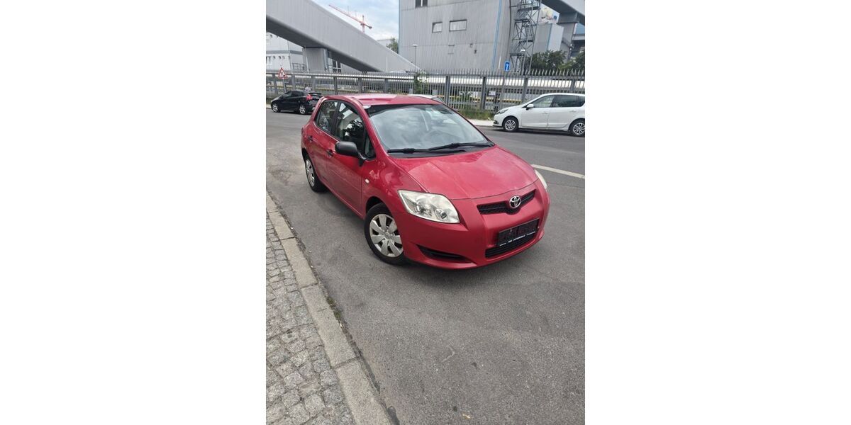 Toyota Auris 153.000 km 2.990 &euro; Berlin 13599