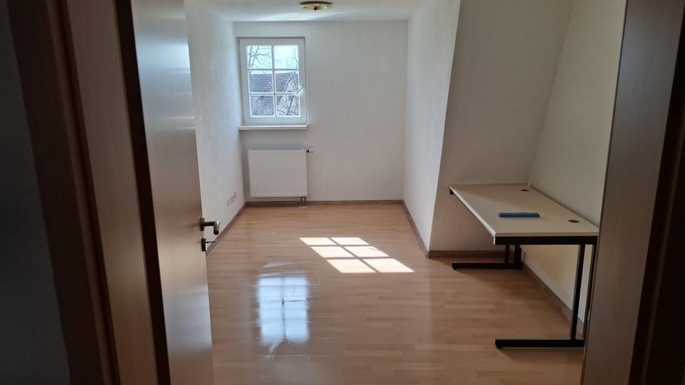 Einfamilienhaus Herrenberg - 5 Zimmer, 135 m&sup2;, 1.800&euro; | Angebot:25506994