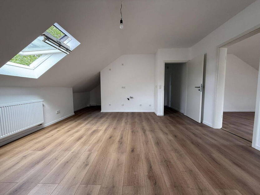 Frisch sanierte 44 m² Dachgeschoss-SingleWohnung - nur 3 Min. zum Phoenixsee, Dortmund-Schüren