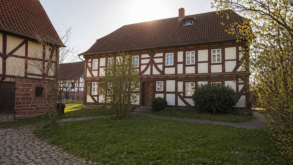 Mehrfamilienhaus, Wohnhaus Haunetal Wehrda - 8 Zimmer, 180 m&sup2;, 1.100&euro; | Angebot:26433531