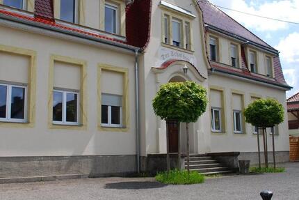 Helle 3 Raum Wohnung in ehemaligen historischen Schulgebäude 3 zimmer