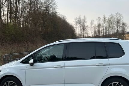 VW Touran 234.000 km 9.990 &euro; Kreuztal 57223