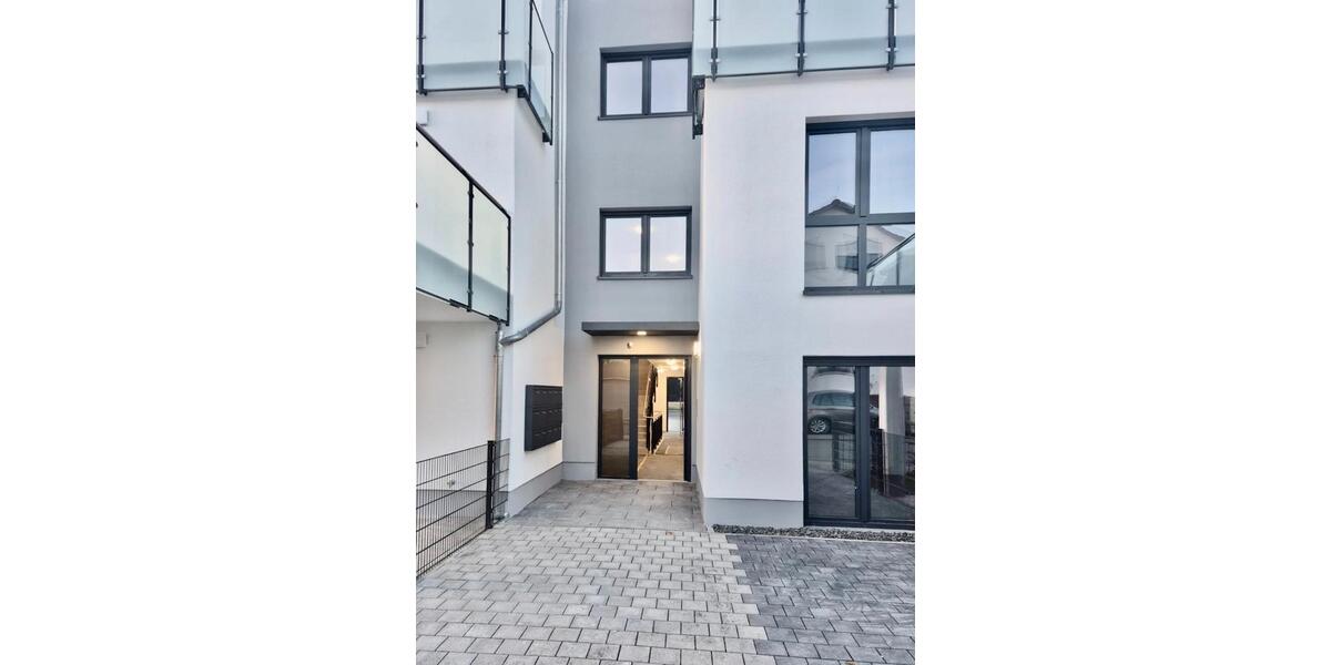 Helle 2,5-Zimmer-Penthouse-Wohnung mit hochwertiger Einbauküche und Aufzug 2.5 zimmer