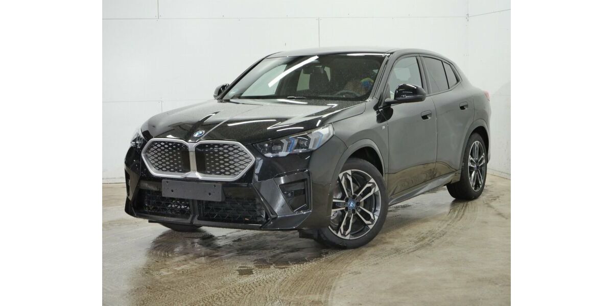 BMW iX2 15.900 km 51.440 &euro; Paderborn 33100