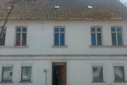 Haus Calbe (Saale) - 12 Zimmer, 300 m&sup2;, 39.000&euro; | Angebot:25614642