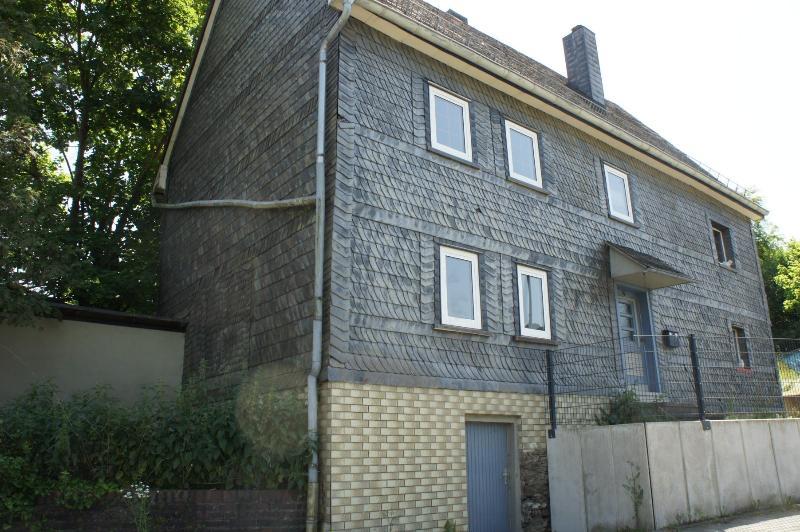 **PREISGÜNSTIGES- SCHIEFERBESCHLAGENS FACHWERKHAUS MIT ALTEM BAUMBESTAND IN MUDERSBACH-KEIN DENKMALSCHUTZ- ** - Einfamilienhaus Mudersbach Birken | Angebot:27169939