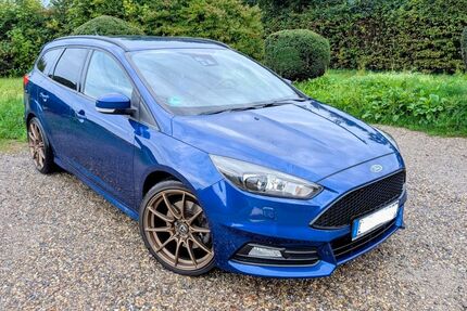 Ford Focus 83.000 km 15.900 € Rust 77977