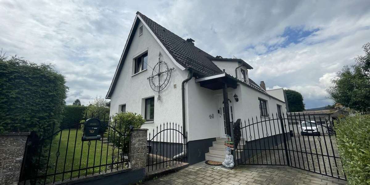 Einfamilienhaus Pleystein - 8 Zimmer, 165 m&sup2;, 250.000&euro; | Angebot:26784990