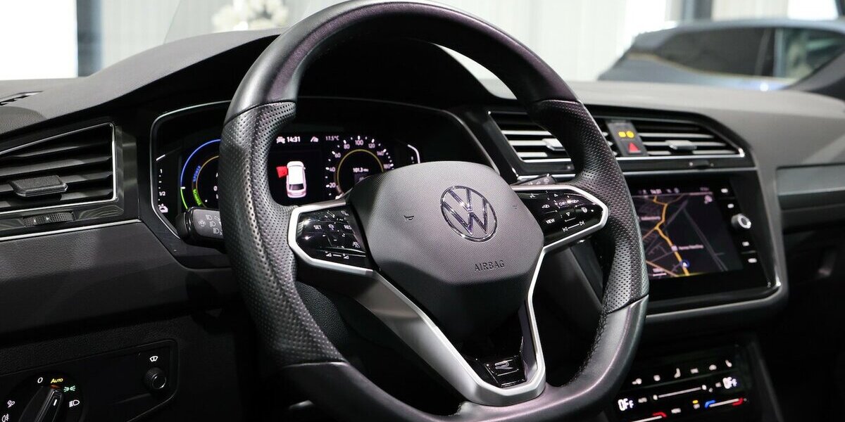VW Tiguan 1.4 TSI DSG e-HYBRID R-LINE SPORT BLACK 87.000 km 31.991 &euro; Hamm 59077