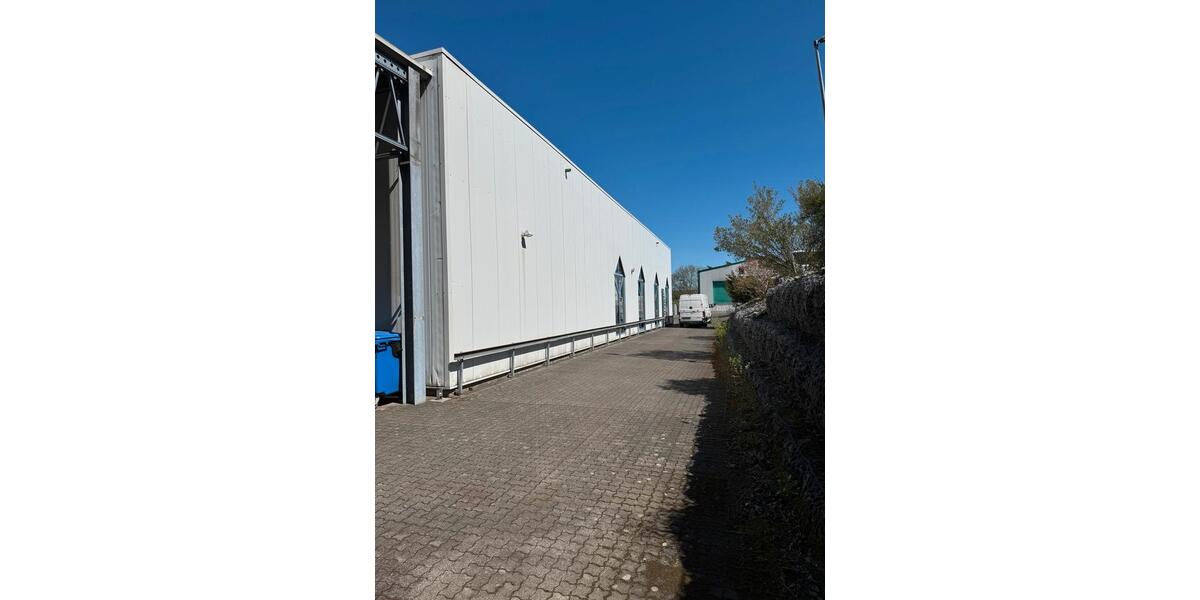 Halle gewerbl, Immobilie zur Vermietung mit Büro und Außenlager zimmer