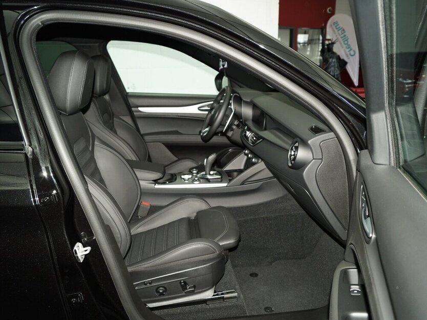Stelvio 2.2 D Q4 AT Veloce ACC Vollleder