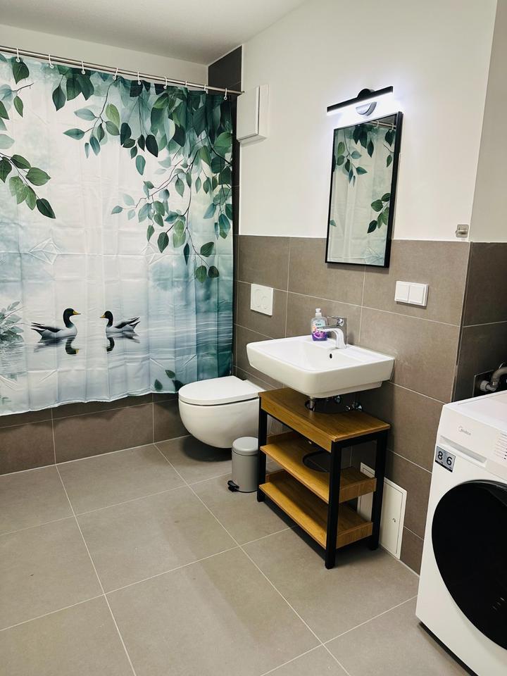 3 Zi. Wohnung-renoviert-möbliert-befristet-Wohnung komplettWG zimmer