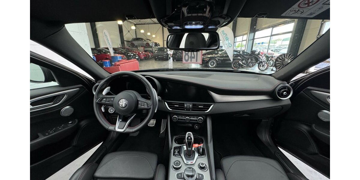 Alfa Romeo Giulia 2.0 Competizione Q4 Turbo Panoramadach 28.999 km 37.770 &euro; Lich 35423